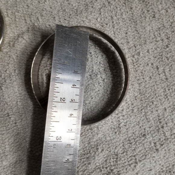 Silvertone hammered Bangle bracelet - Picture 3 of 5